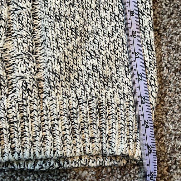 Roots cowl neck sweater like new - Picture 9 of 9